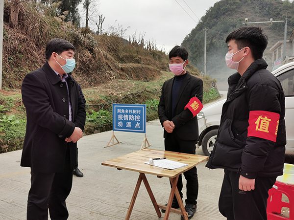 秦智坤到城区和荆角乡督导新型冠状病毒感染的肺炎疫情防控工作